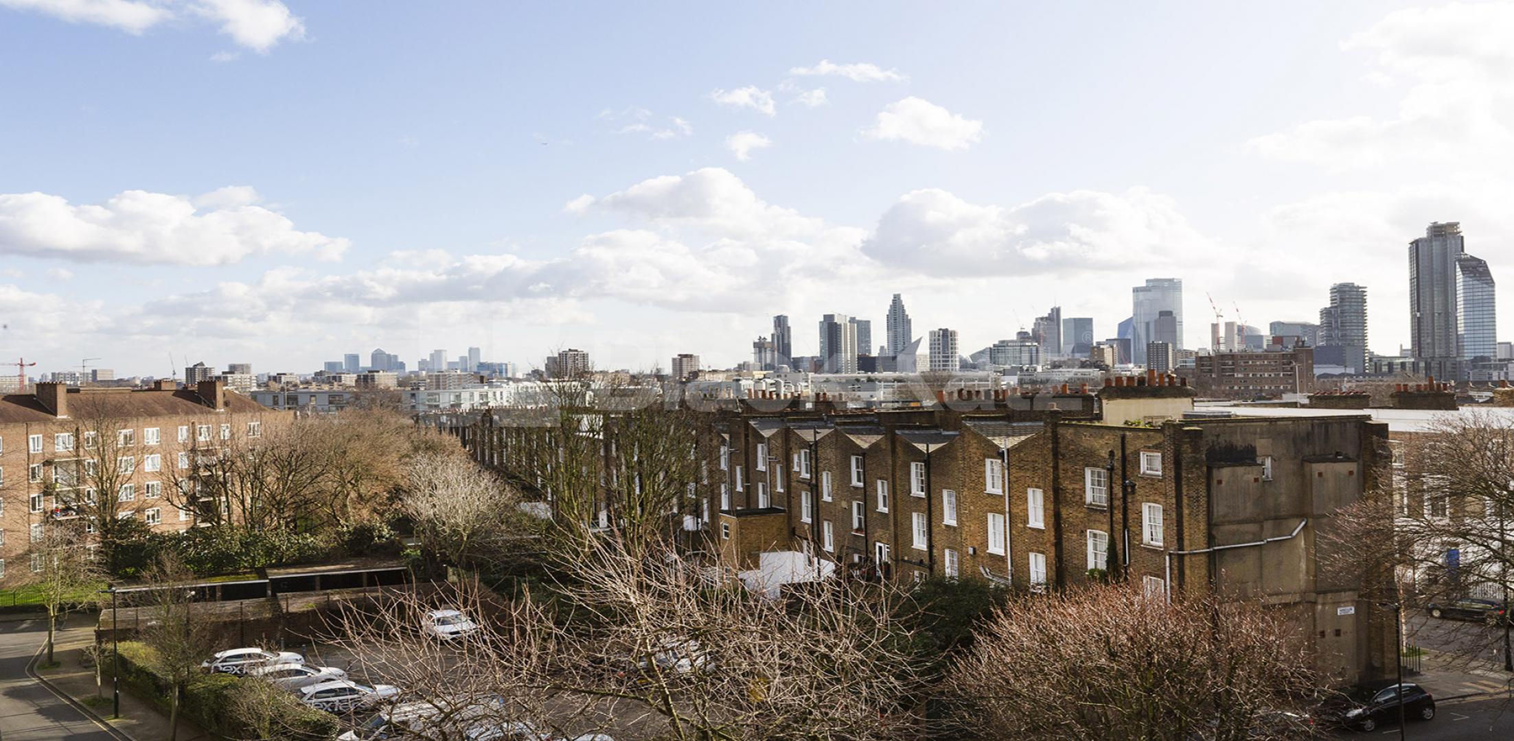 			4 BED PLUS LOUNGE, 4 Bedroom, 1 bath, 1 reception Apartment			 Windsor Street, ANGEL - ESSEX ROAD